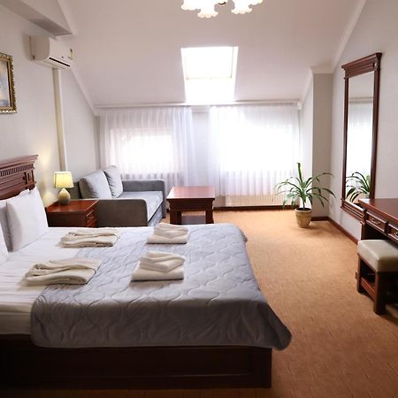 Sapsan Hotel Ternopil Ngoại thất bức ảnh