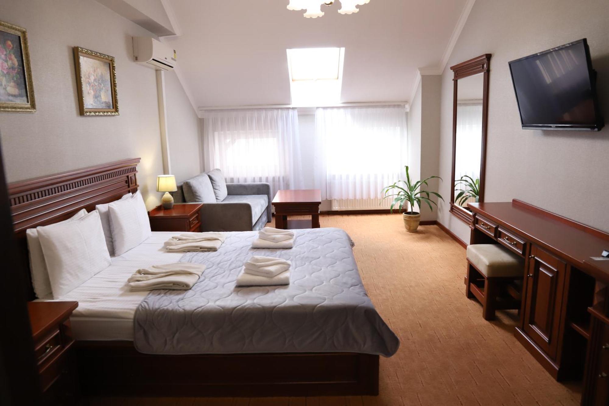 Sapsan Hotel Ternopil Ngoại thất bức ảnh
