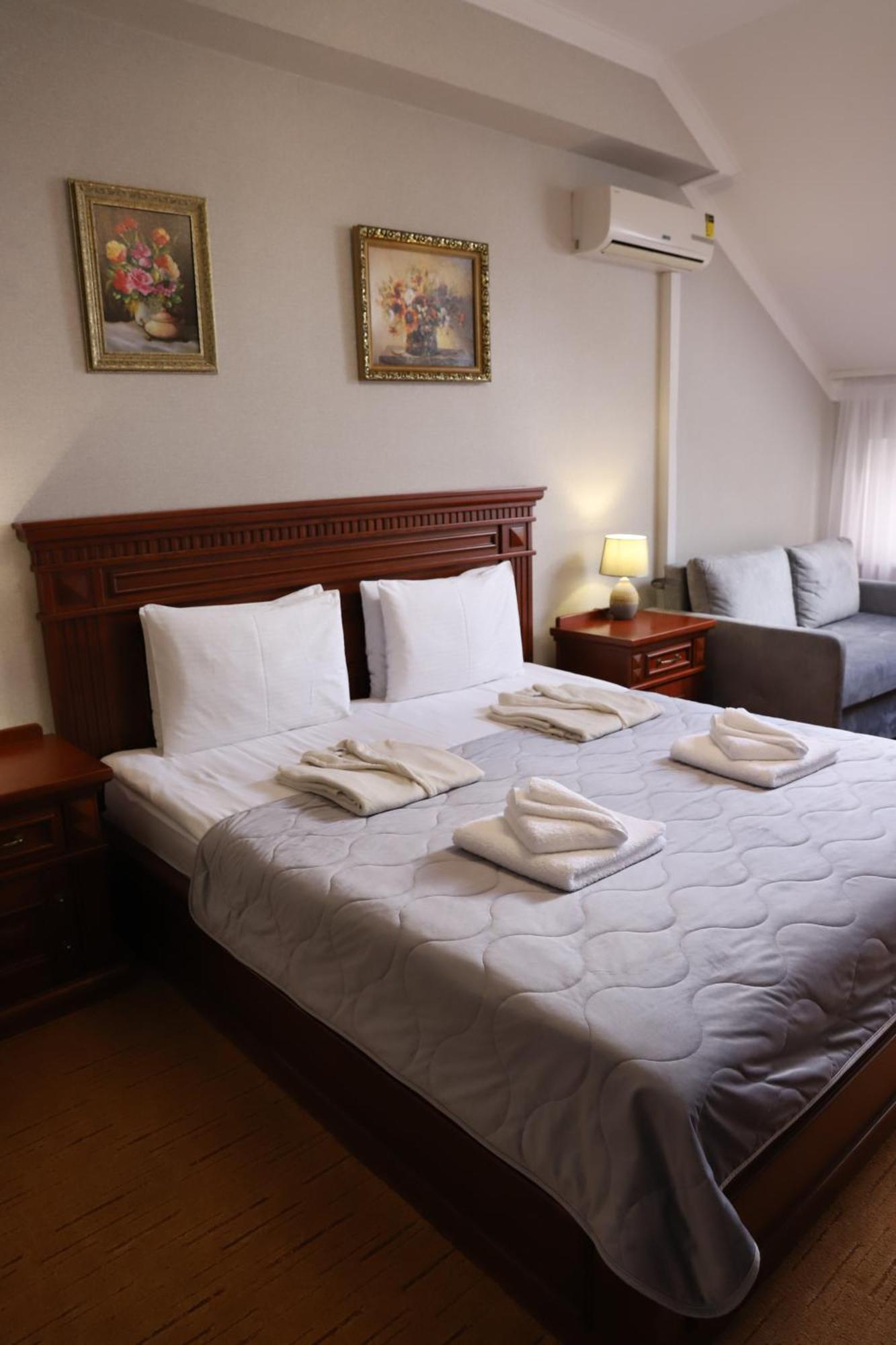 Sapsan Hotel Ternopil Ngoại thất bức ảnh