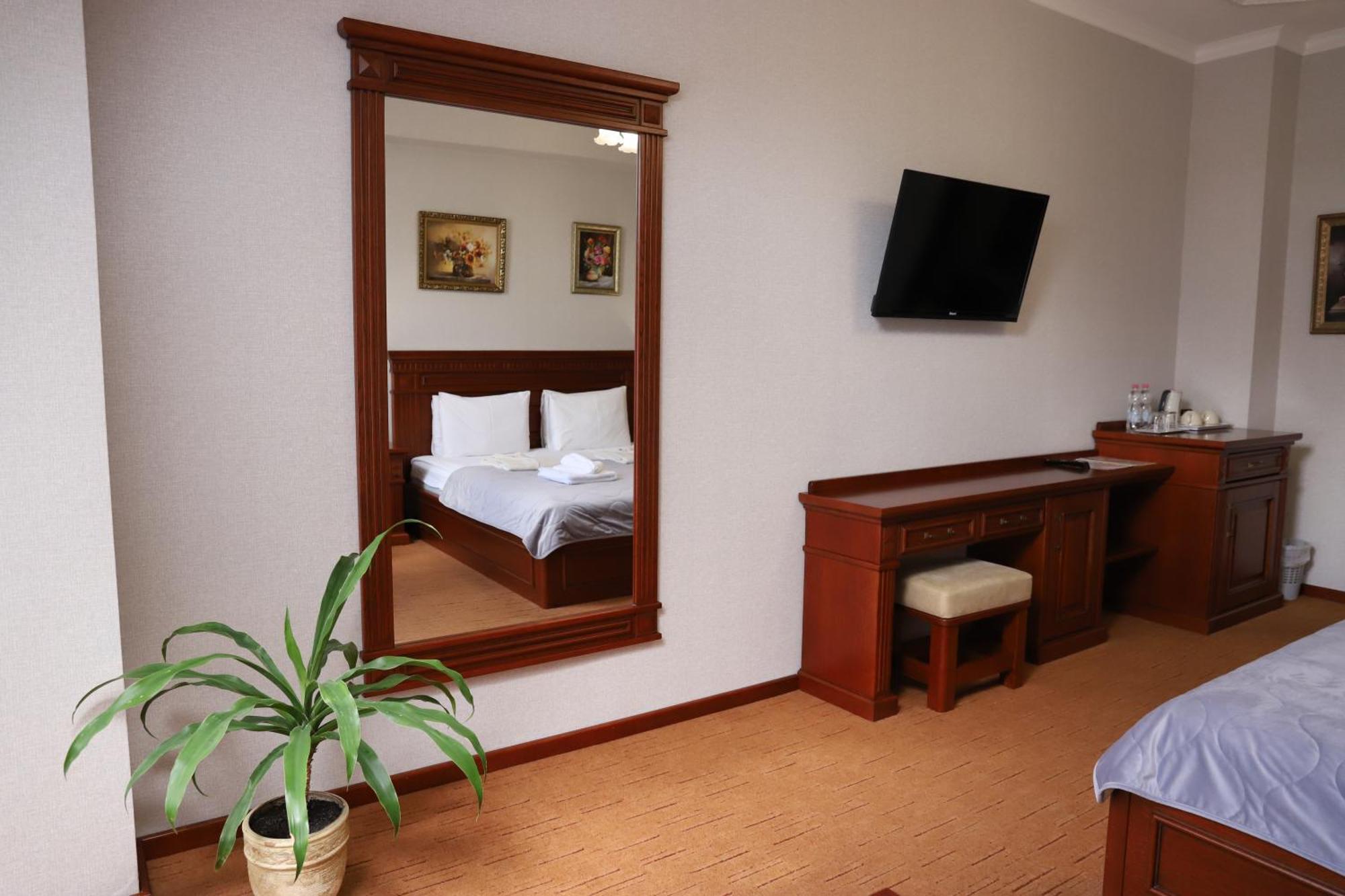 Sapsan Hotel Ternopil Ngoại thất bức ảnh