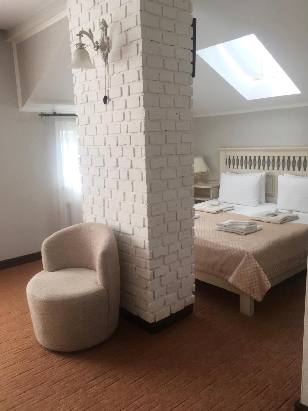 Sapsan Hotel Ternopil Ngoại thất bức ảnh