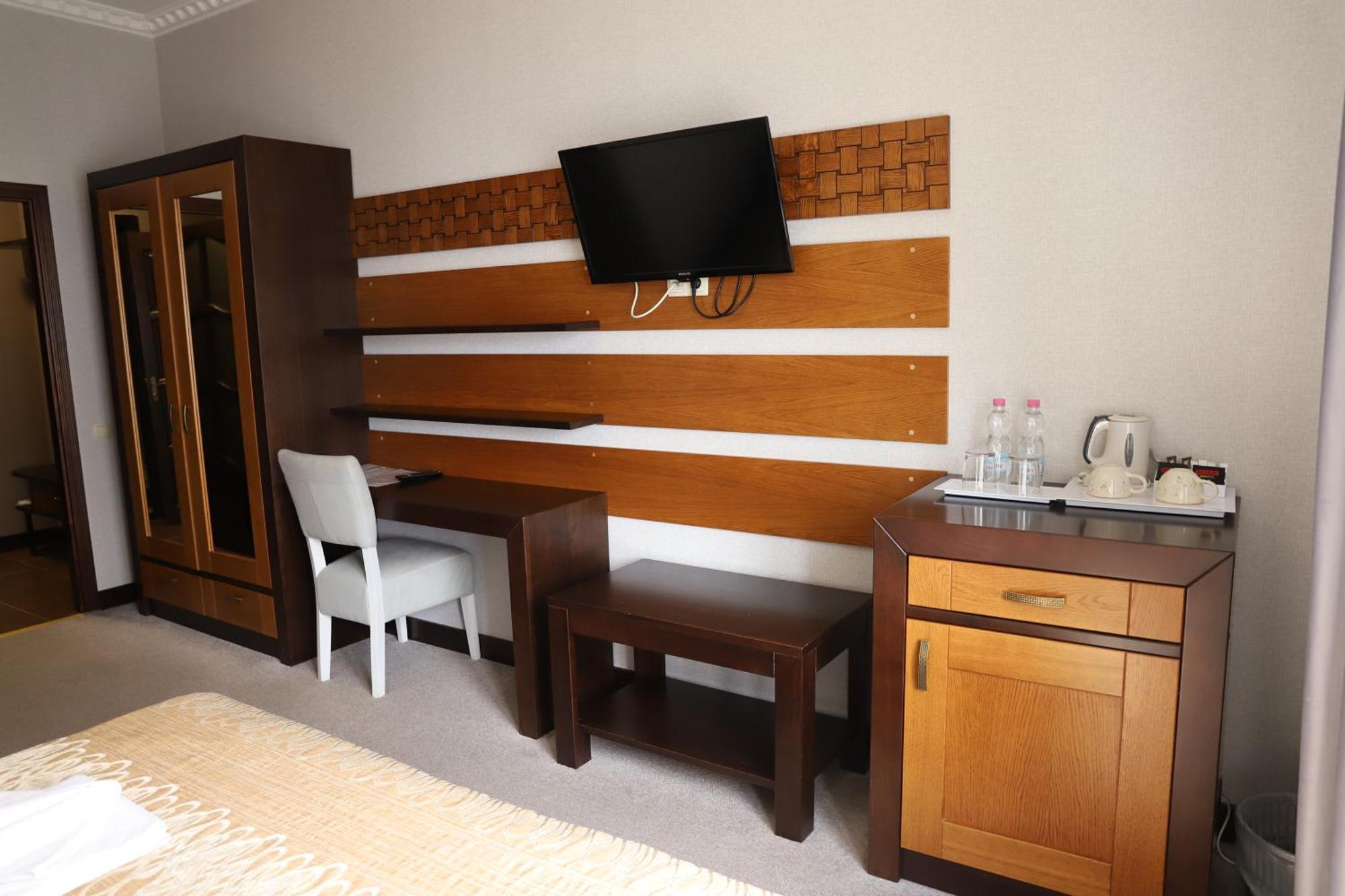 Sapsan Hotel Ternopil Ngoại thất bức ảnh