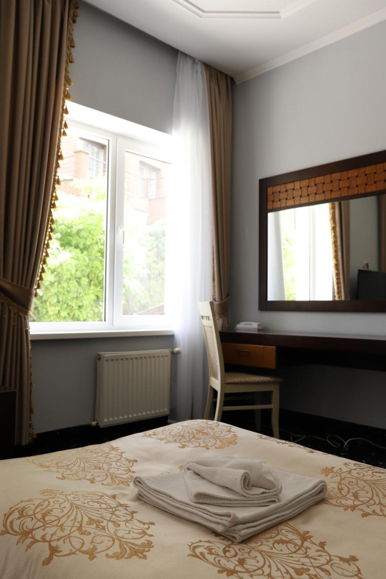 Sapsan Hotel Ternopil Ngoại thất bức ảnh